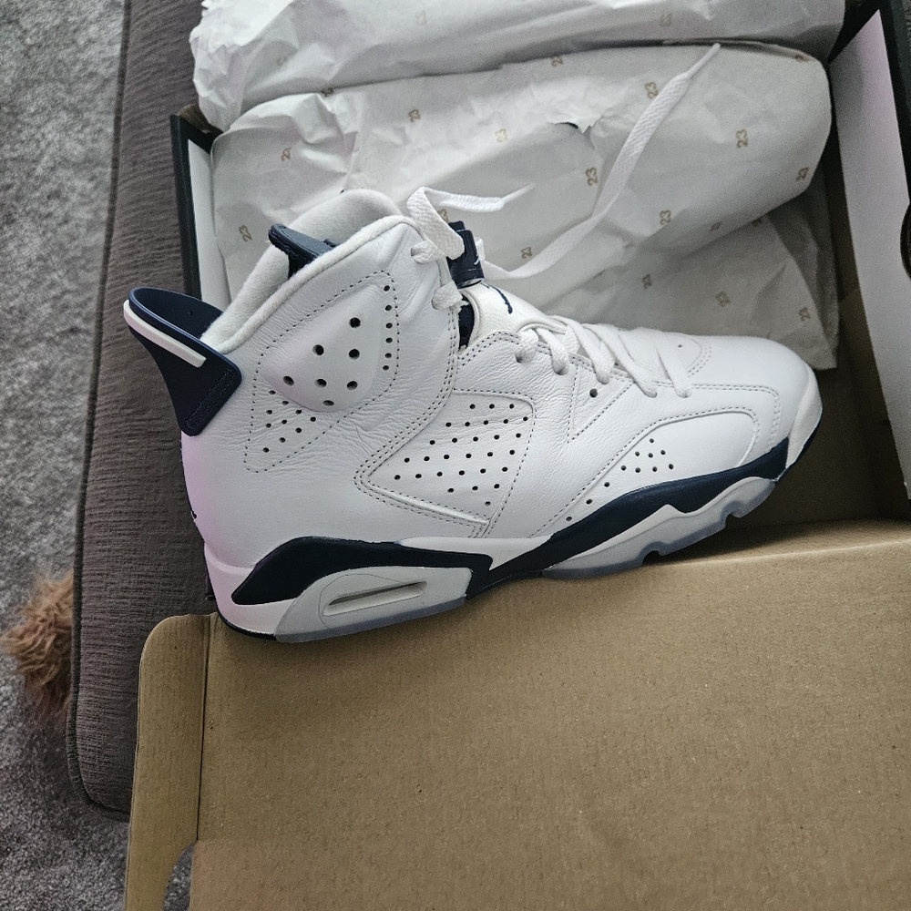 Men's size 8 Retro Jordan 6 Midnight Navy